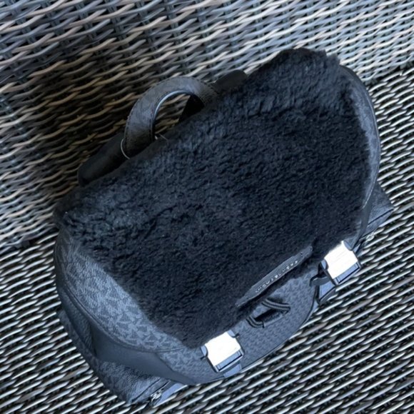 Michael Kors Cooper Signature Large Pocket Backpack Fur Trim - Picture 8 of 16